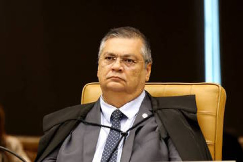 Ministro Flávio Dino Suspende Lei do Amazonas que Proíbe Linguagem Neutra nas Escolas